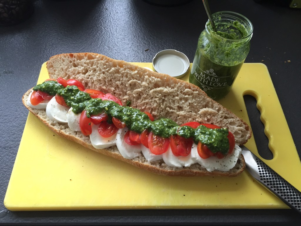 mozzarella tomato pesto baguette